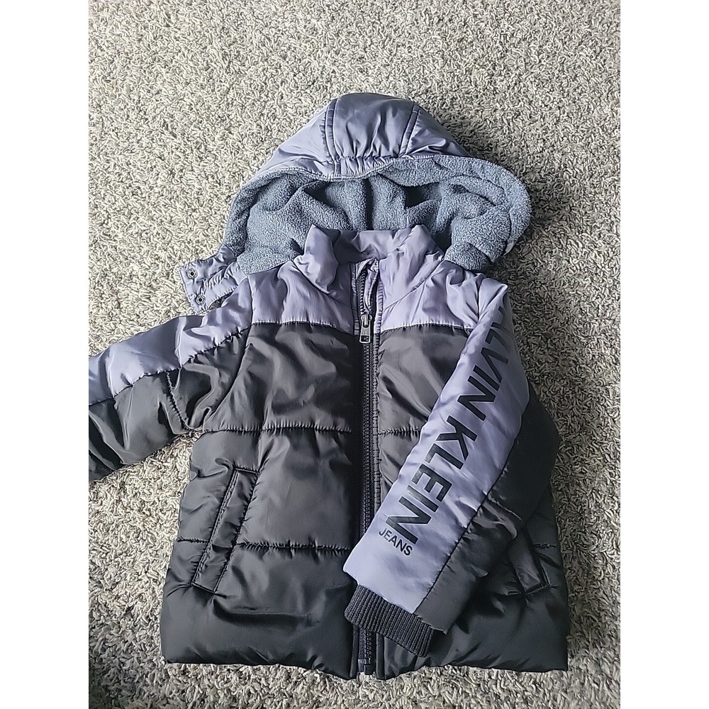 Calvin Klein  Size 2 Toddler Puffer Jacket Boys With Hood. Black And Gray logo